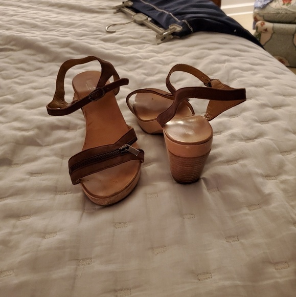 Shoes - Picture 3 of 4